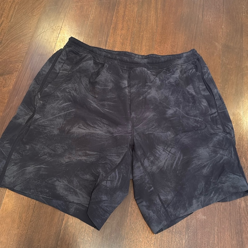 Mens Lululemon Pace breaker shorts 9"
